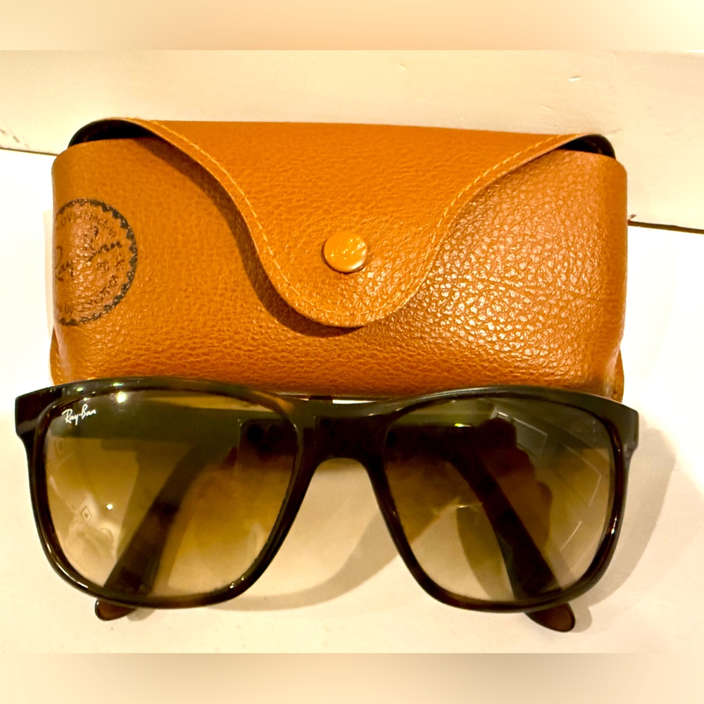Ray-Ban Brown Gradient Lens Sunglasses with Tan Case